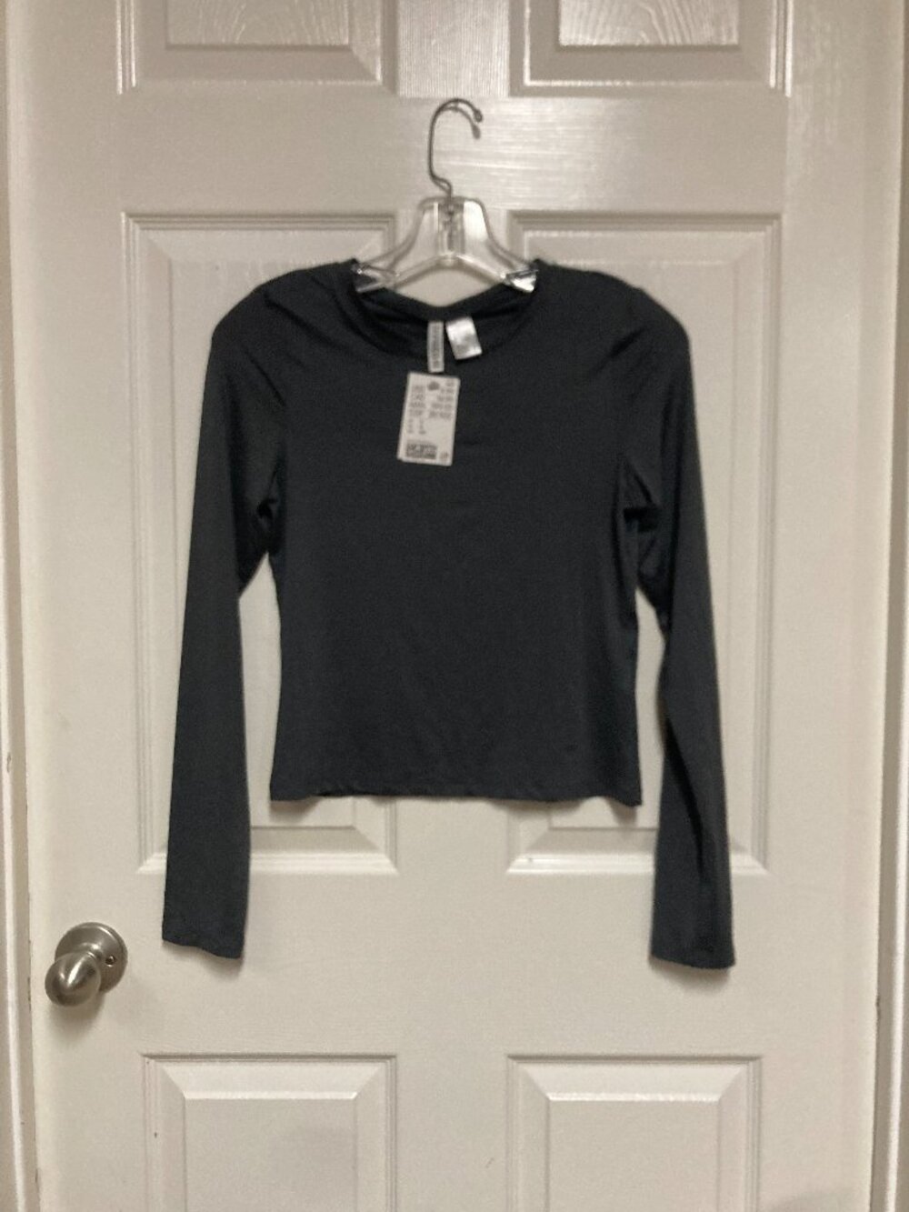 DIVIDED New With Tags Long Sleeve Crew Neck T-Shirt Black size small Women's